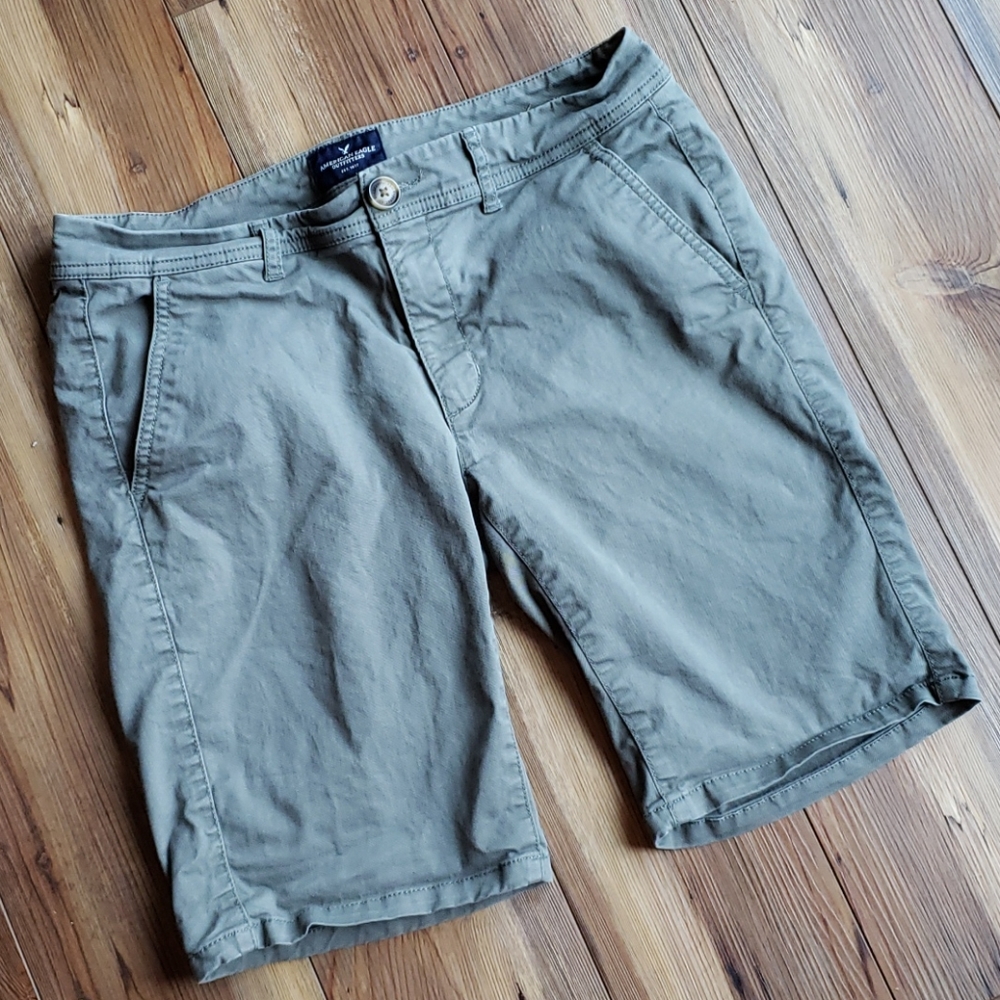 American Eagle burmuda shorts